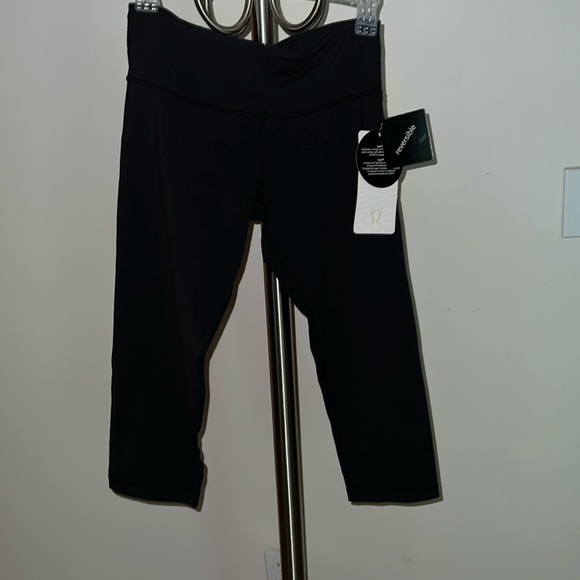 lululemon Wunder Under Crop Size 8 Black Yoga pant luon 4-way stretch fabric NWT - Picture 2 of 9